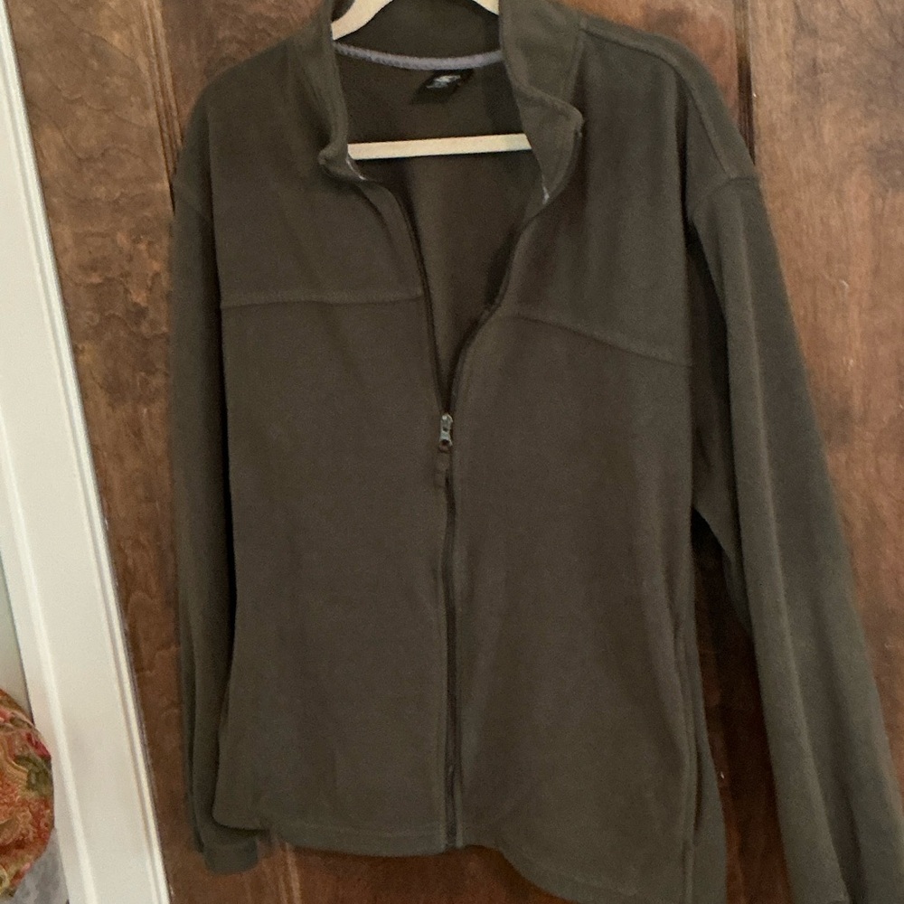 Star Men’s fleece long sleeve zip up jacket. Color is dark green XL